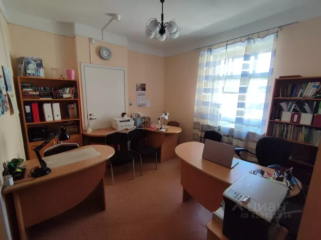 Офис в Ленинградская область, Гатчина ул. Карла Маркса, 40А/19 (30 м) - Фото 1