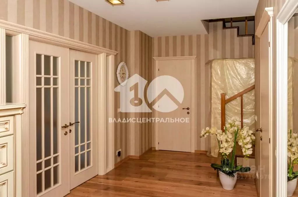 4-к кв. Новосибирская область, Новосибирск ул. Галущака, 9 (217.9 м) - Фото 0