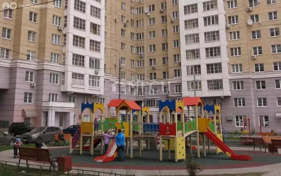 1-комнатная квартира: Красногорск, улица Вилора Трифонова, 1 (48 м) - Фото 1