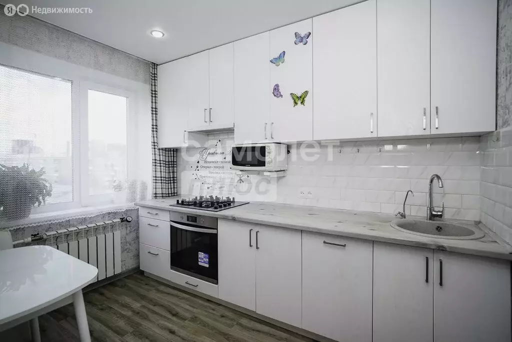 3-комнатная квартира: Омск, микрорайон Городок Нефтяников, улица ... - Фото 0