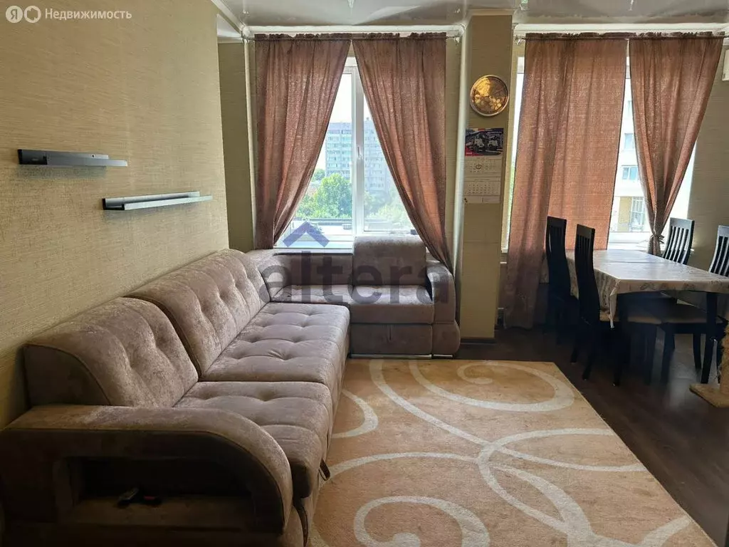 3-комнатная квартира: Казань, улица Фатыха Амирхана, 12Е (73.6 м) - Фото 0