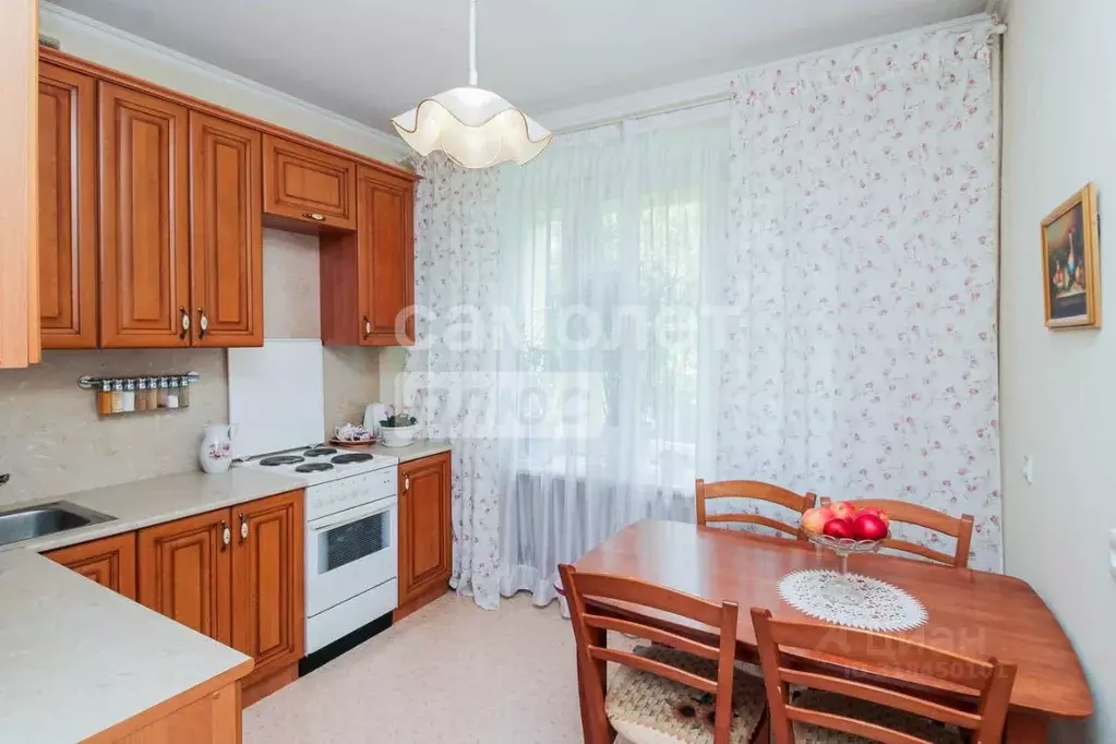 3-к кв. Тюменская область, Тюмень ул. Салтыкова-Щедрина, 34 (78.1 м) - Фото 0