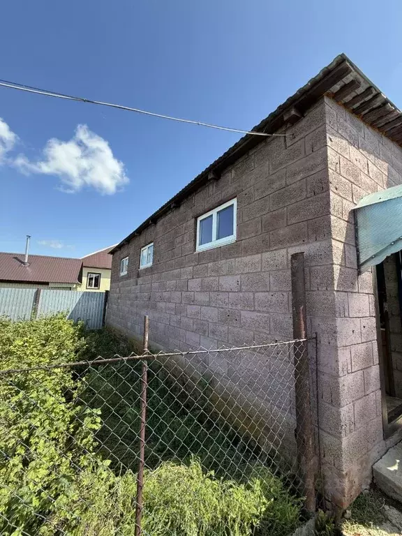 Дом в Башкортостан, Дюртюлинский район, Суккуловский сельсовет, с. ... - Фото 2