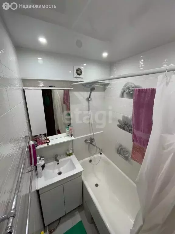 3-комнатная квартира: Крымская Роза, Октябрьская улица, 2 (52.5 м) - Фото 1