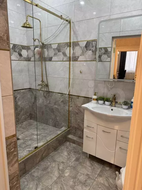 2-к. квартира, 70 м, 10/12 эт. - Фото 1