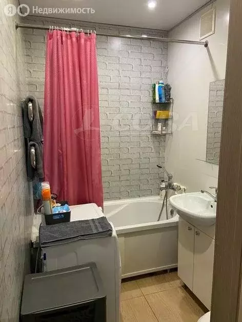 2-комнатная квартира: Тюмень, улица Республики, 175 (42.8 м) - Фото 0