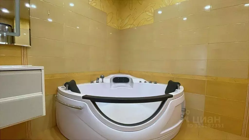 3-к кв. Челябинская область, Челябинск ул. Володарского, 17 (84.0 м) - Фото 1