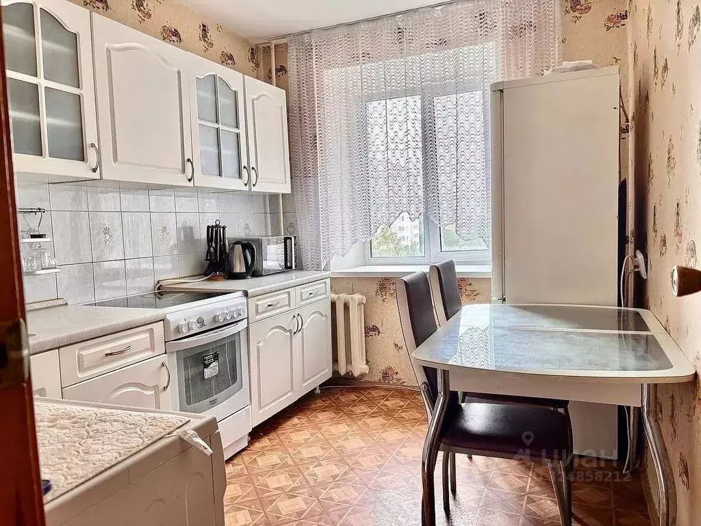 4-к кв. Тюменская область, Тюмень Сосьвинская ул., 47 (72.4 м) - Фото 0