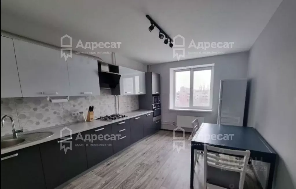 2-к кв. Волгоградская область, Волгоград ул. Глазкова, 23 (70.3 м) - Фото 0