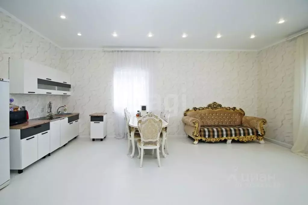 Дом в Омская область, Омский район, с. Усть-Заостровка Спортивная ул., ... - Фото 1