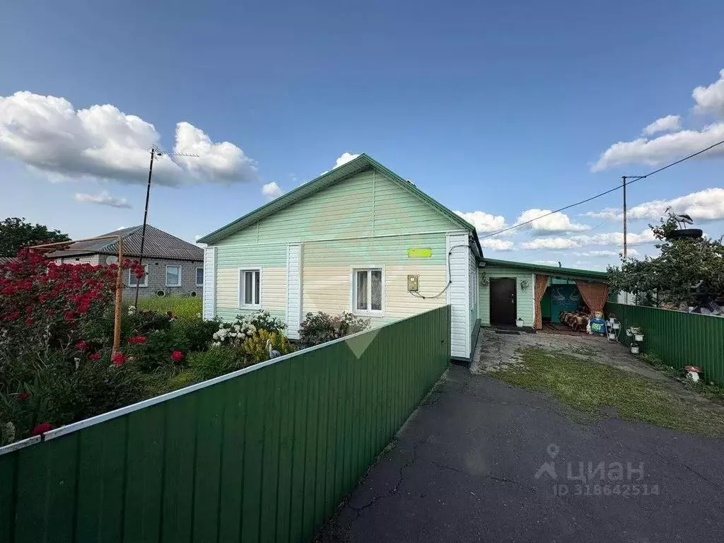 Дом в Белгородская область, Старооскольский городской округ, с. ... - Фото 1