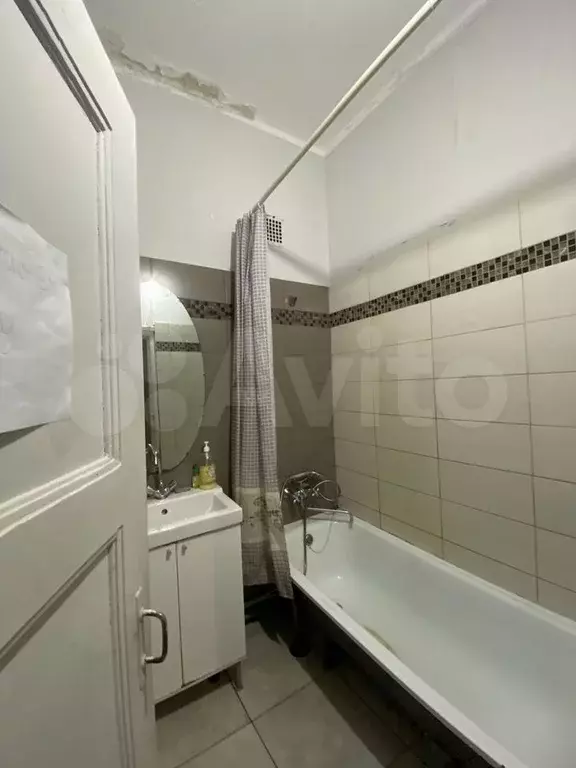 Комната 21 м в 4-к., 1/6 эт. - Фото 0