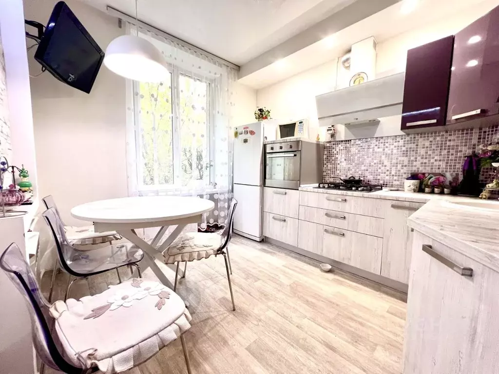 2-к кв. Волгоградская область, Волгоград ул. Пушкина, 14 (75.0 м) - Фото 1