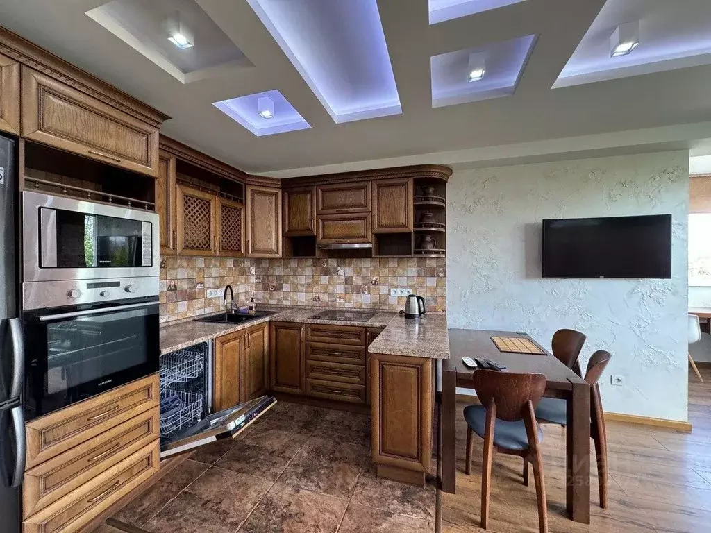 3-к кв. Крым, Симферополь ул. Караманова, 3 (80.0 м) - Фото 1