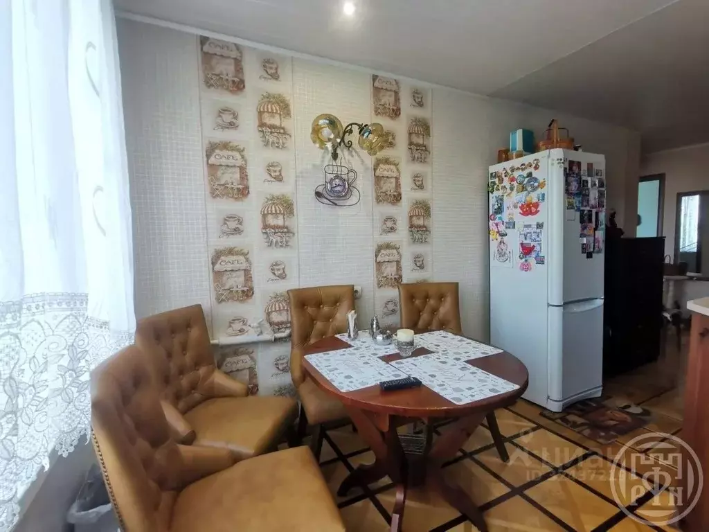 4-к кв. Ленинградская область, Луга Набережная ул., 6 (73.6 м) - Фото 2