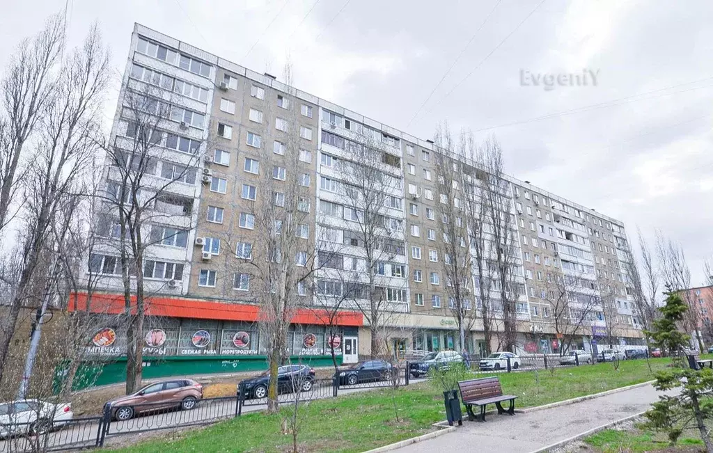 3-к кв. Саратовская область, Саратов ул. Имени В.И. Чемодурова, 8А ... - Фото 0