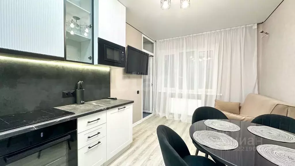 2-к кв. Саратовская область, Саратов ул. Большая Садовая, 143 (58.0 м) - Фото 1