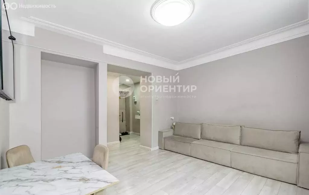 2-комнатная квартира: Верхняя Пышма, улица Победы, 24 (65 м) - Фото 0
