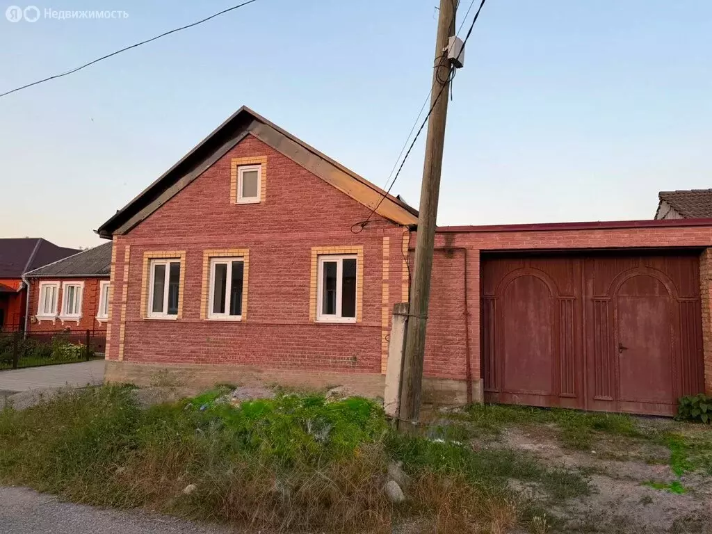Дом в Алагир, улица Льва Толстого, 14 (150 м) - Фото 1