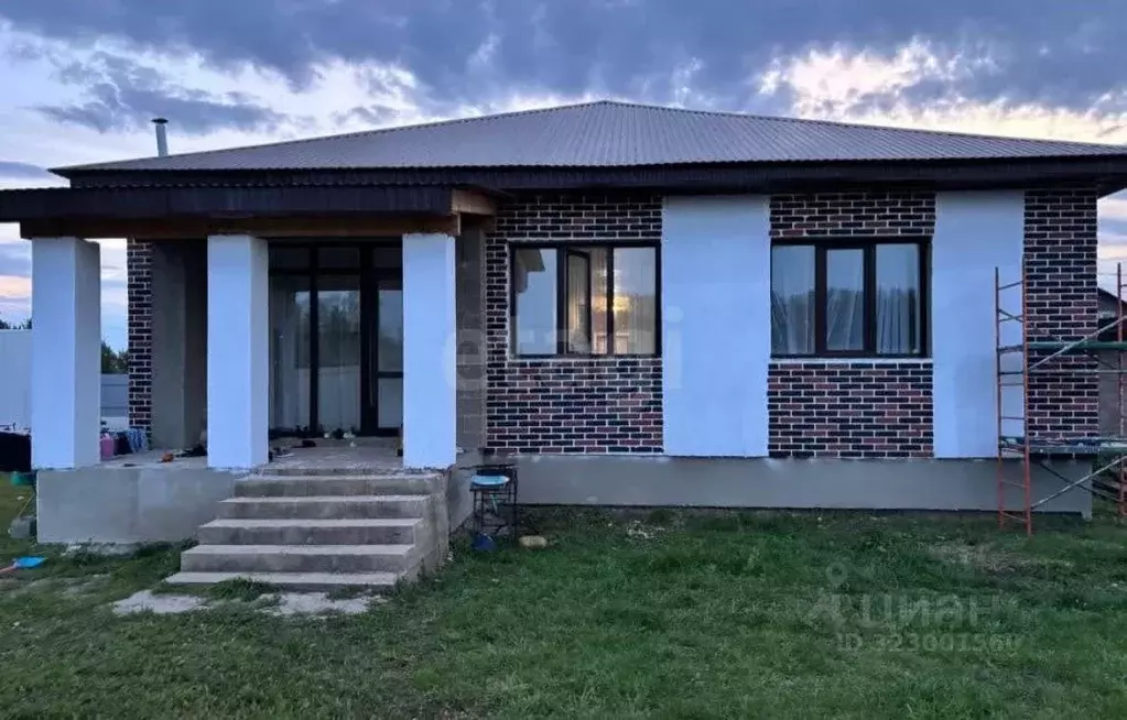 Дом в Башкортостан, Стерлитамакский район, Казадаевский сельсовет, с. ... - Фото 2