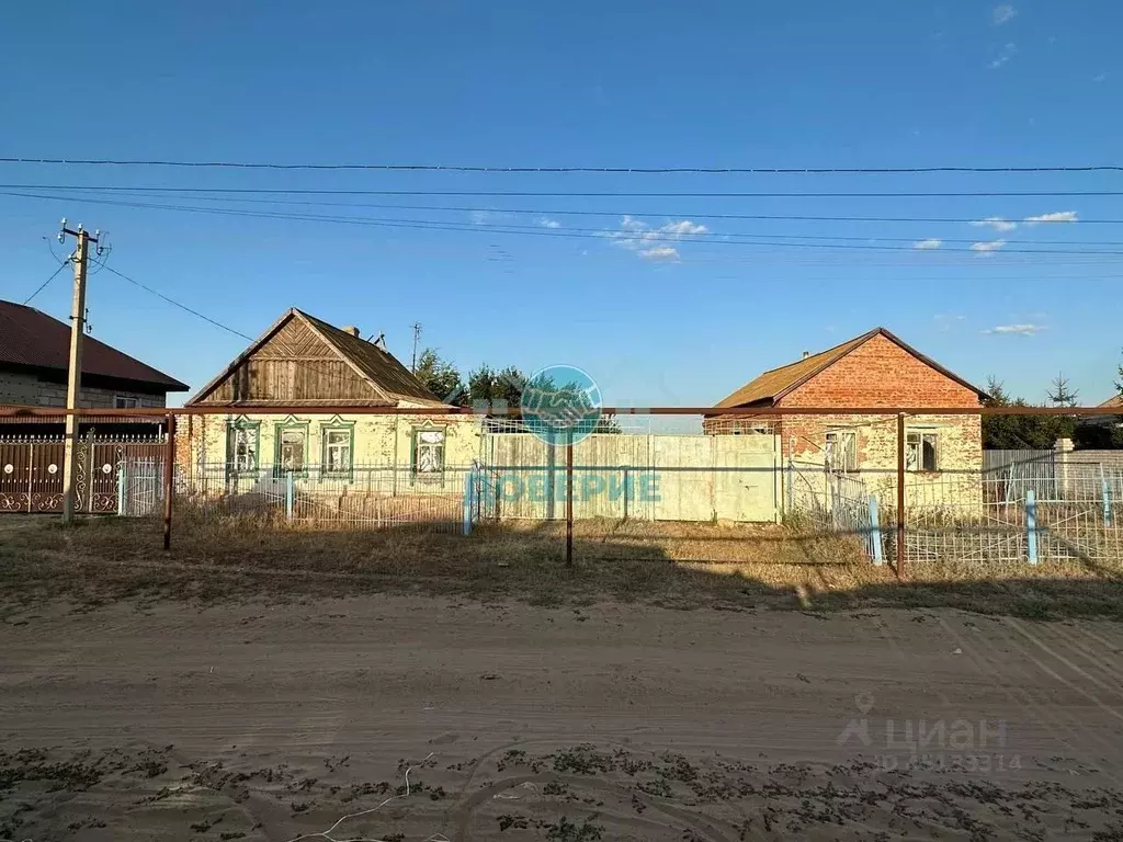 Дом в Астраханская область, Наримановский район, с. Волжское ... - Фото 0