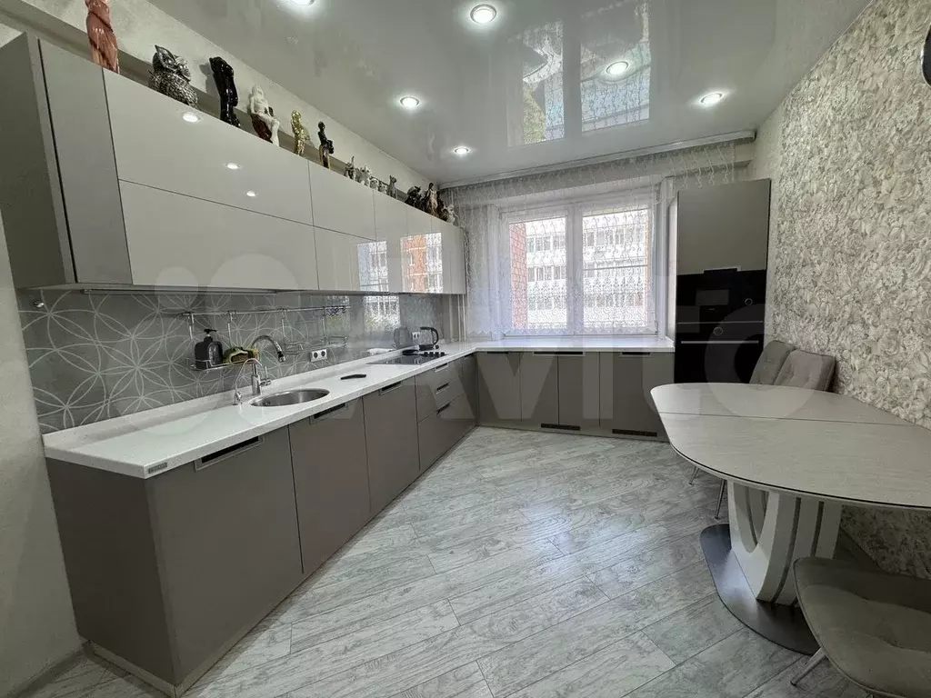 3-к. квартира, 98 м, 3/6 эт. - Фото 0