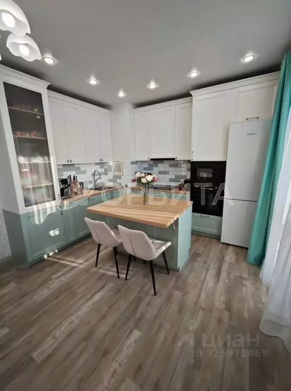 2-к кв. Тюменская область, Тюмень ул. Парада Победы, 17 (53.5 м) - Фото 1