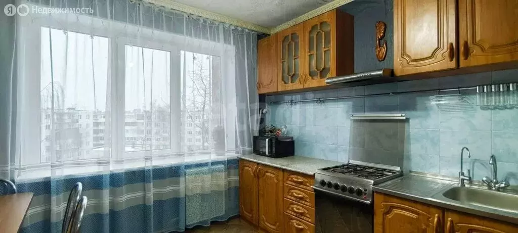 4-комнатная квартира: Псков, улица Ижорского Батальона, 8 (80.5 м) - Фото 1