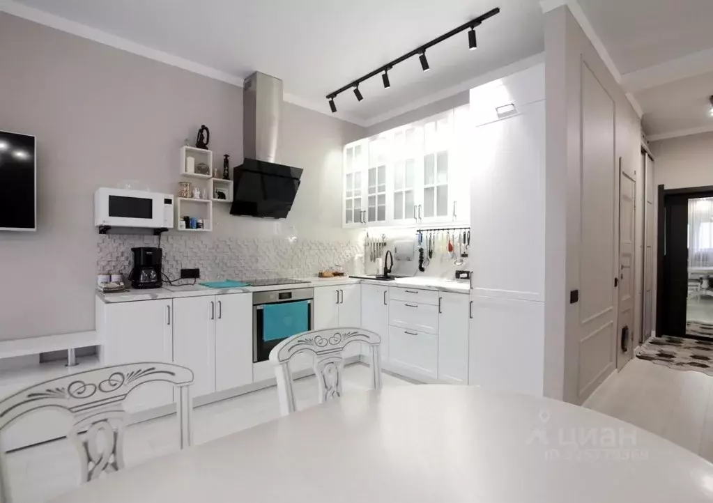 3-к кв. Омская область, Омск ул. Успенского, 31Б (66.2 м) - Фото 2