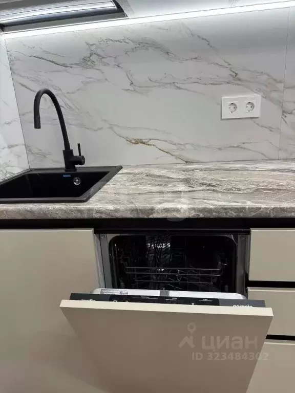 2-к кв. Омская область, Омск ул. Завертяева, 9к18 (56.0 м) - Фото 1