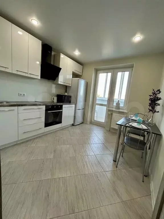 1-к. квартира, 40 м, 7/24 эт. - Фото 0
