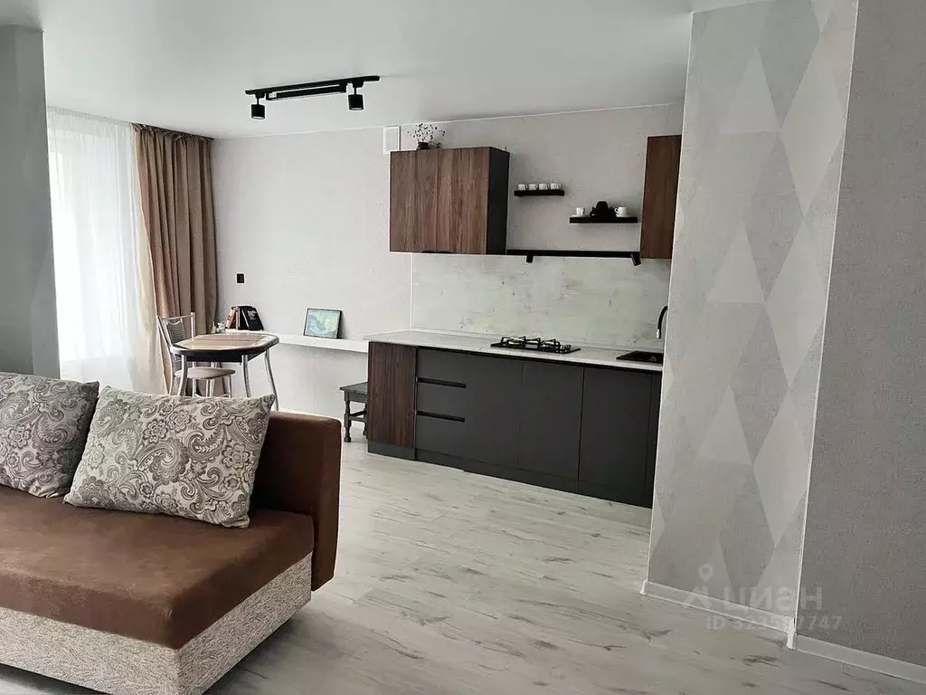 Студия Саратовская область, Саратов ул. Имени Евгения Долгина, 4 (40.0 ... - Фото 1