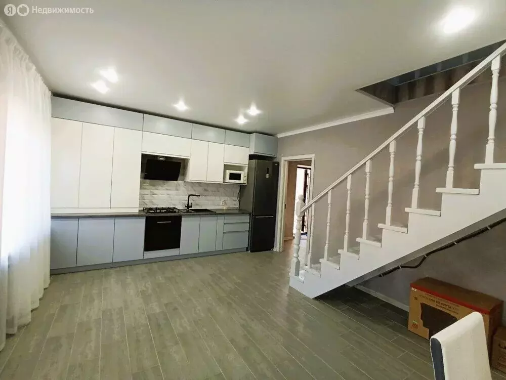3-комнатная квартира: Крымск, улица Лаара, 23 (96 м) - Фото 1