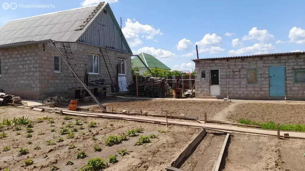 Дом в Волгоградская область, рабочий посёлок Средняя Ахтуба, ... - Фото 0