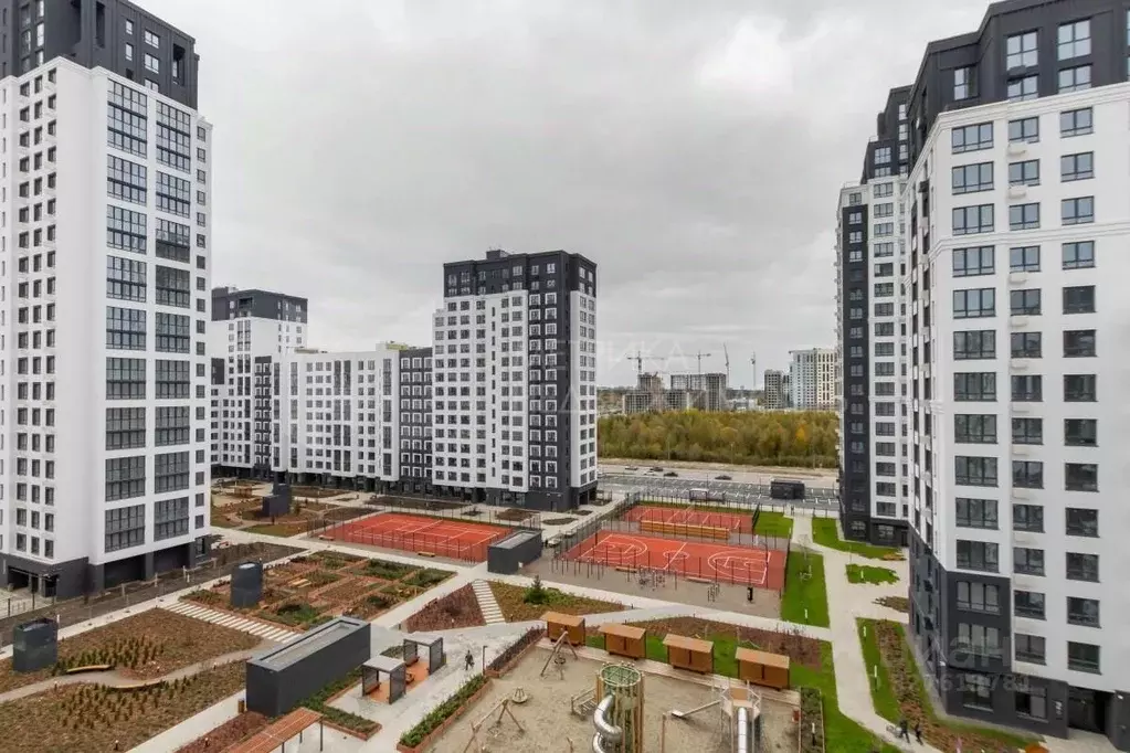 3-к кв. Тюменская область, Тюмень ул. Братьев Бондаревых, 5 (96.8 м) - Фото 1