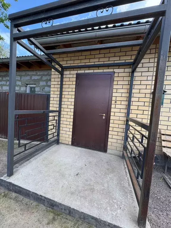 Дом в Свердловская область, Каменск-Уральский ул. Белинского, 72 (146 ... - Фото 1