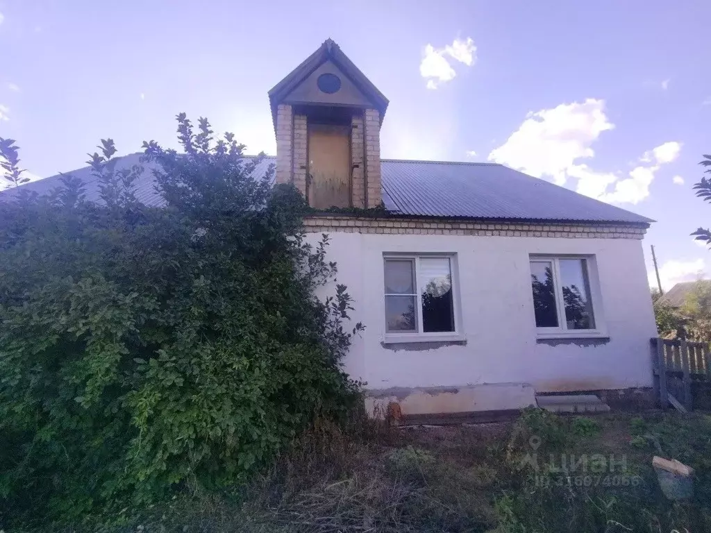 Дом в Оренбургская область, Сакмарский район, Никольский сельсовет, с. ... - Фото 1