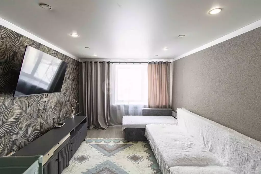 2-к кв. Тюменская область, Тюмень Антипино мкр, ул. Александра ... - Фото 1