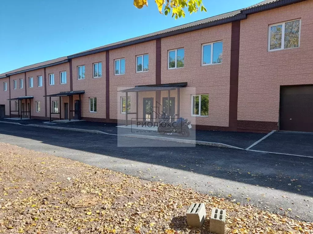 Таунхаус в Челябинская область, Магнитогорск ул. Калмыкова, 56 (150 м) - Фото 1