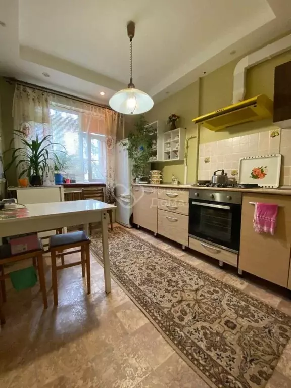 2-к кв. Волгоградская область, Волгоград ул. 8-й Воздушной Армии, 26 ... - Фото 0