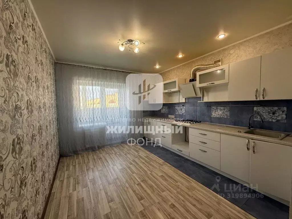 3-к кв. Саратовская область, Энгельс Степная ул., 57 (88.0 м) - Фото 0