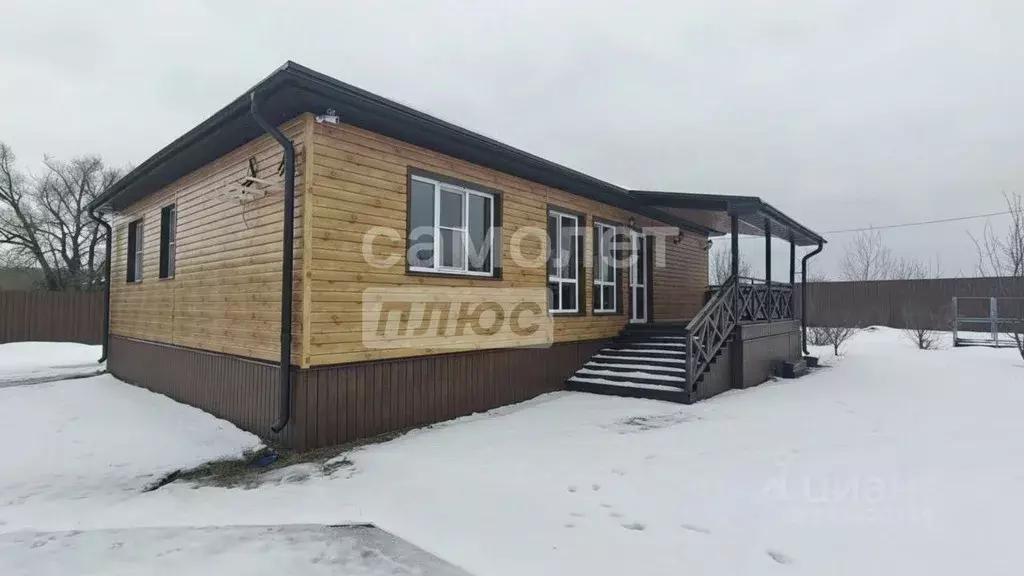 Дом в Курская область, Курский район, Моковский сельсовет, д. Майская ... - Фото 1