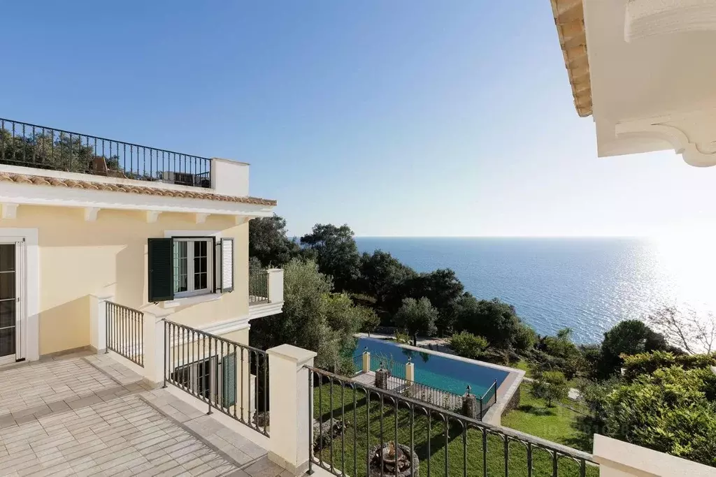 Дом в Краснодарский край, Сочи Адлер жилрайон, ул. Медовая, 58/8 (300 ... - Фото 1