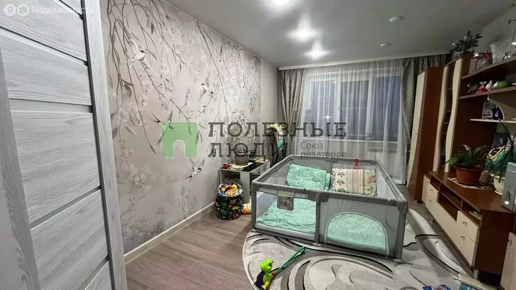 3-комнатная квартира: Ижевск, улица Холмогорова, 31 (67 м) - Фото 1