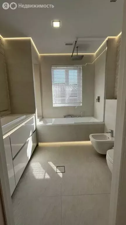 Дом в Симферопольский район, Мирновское сельское поселение, село ... - Фото 1