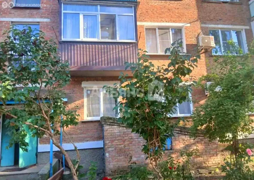 3-комнатная квартира: Усть-Лабинск, Красная улица, 300/54 (57.5 м) - Фото 1
