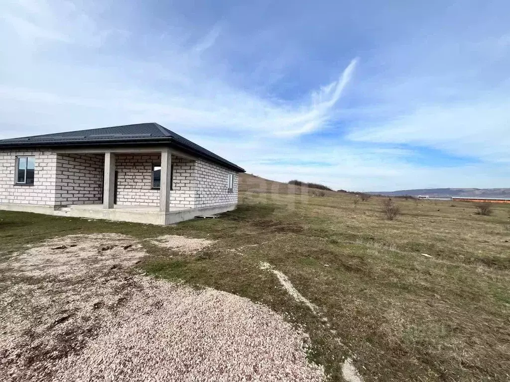 Дом в Крым, Симферопольский район, с. Доброе  (100 м) - Фото 1