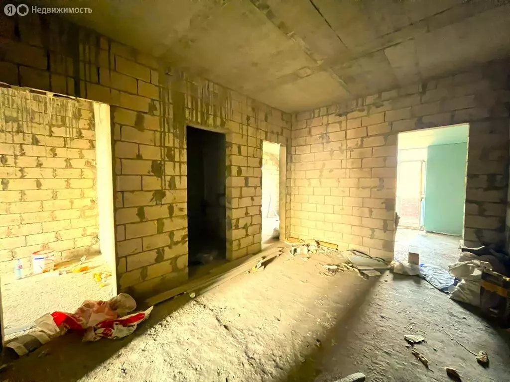 3-комнатная квартира: Махачкала, улица Устарбекова, 6 (94 м) - Фото 1