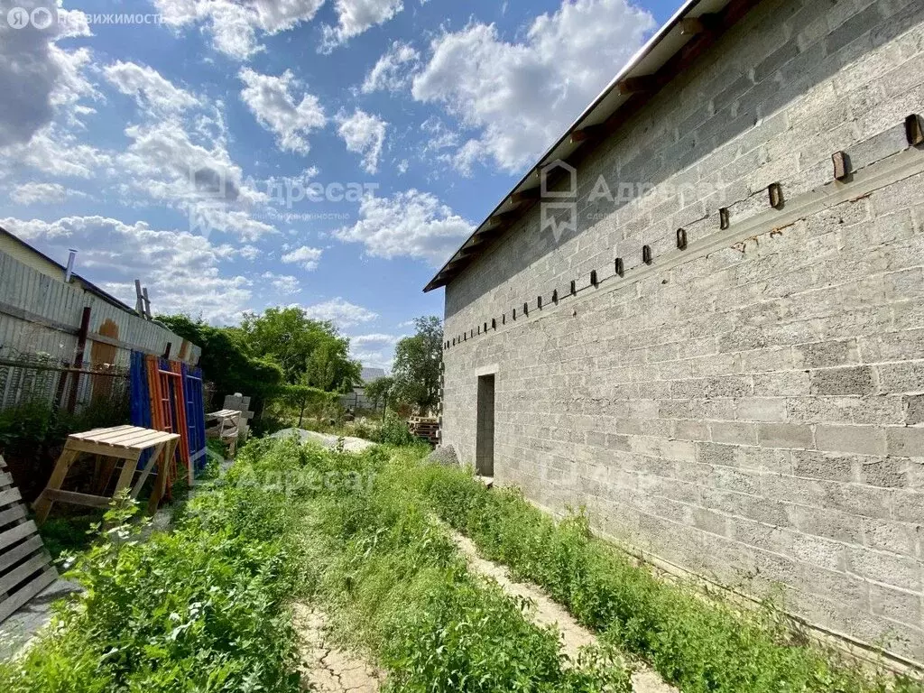 Дом в Волгоград, улица Джамбула Джабаева (240 м) - Фото 0