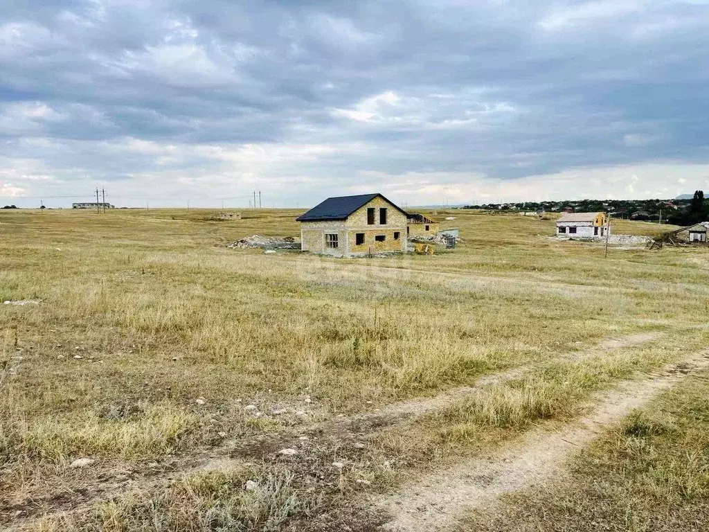 Участок в Крым, Симферопольский район, с. Трудовое ул. ... - Фото 0
